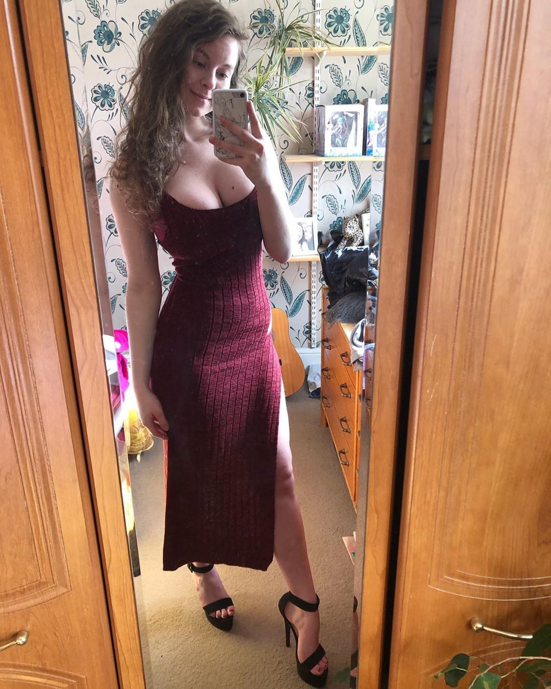 huge tits tight dress selfie